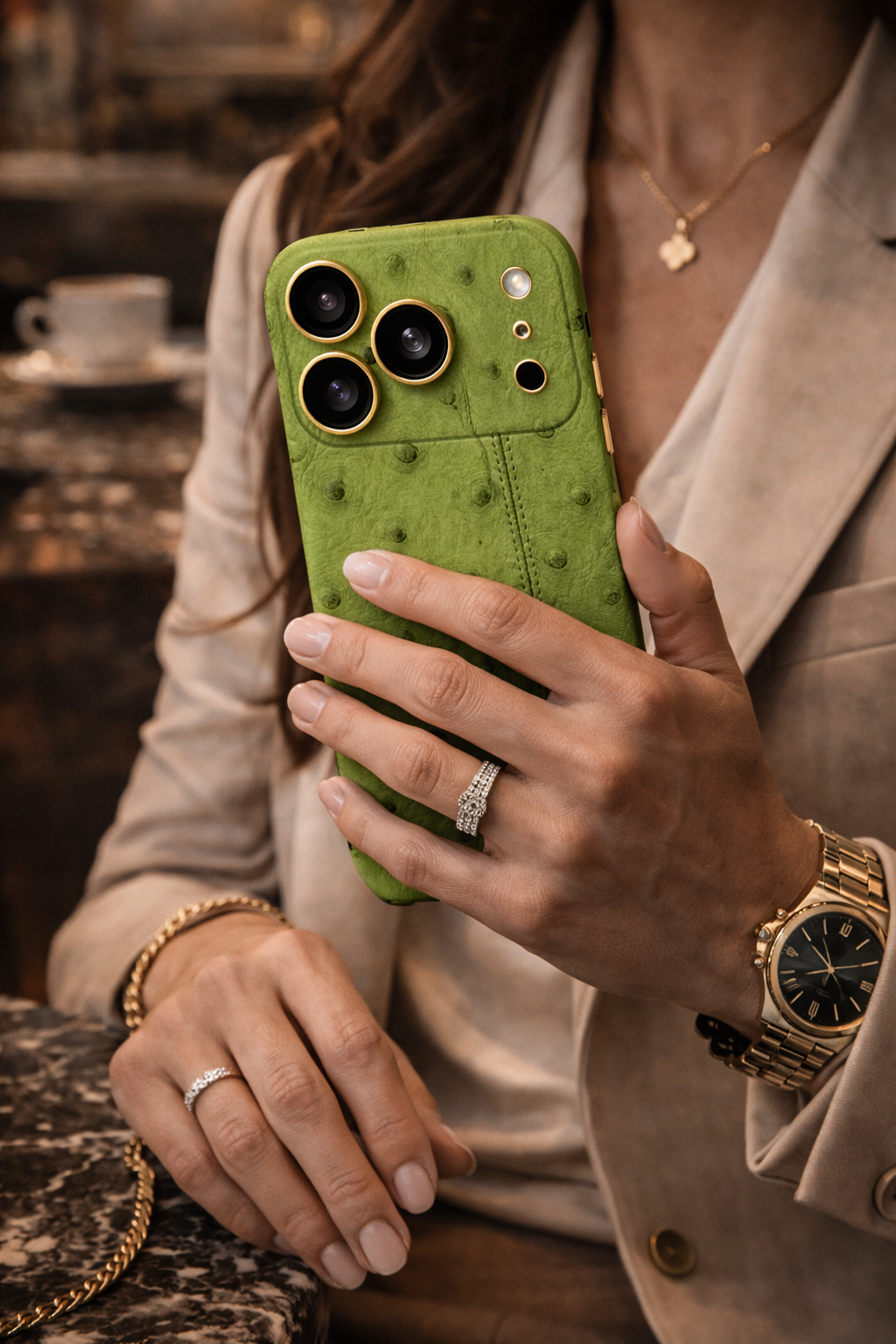 IPHONE 17 PRO MAX OSTRICH GREEN LEATHER EDITION